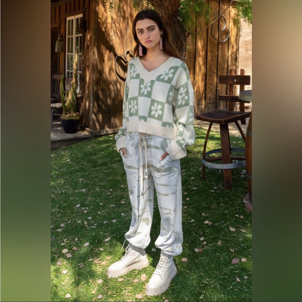 POL Green Daisy Flower Beaded Distressed Sweater - Picture 6 of 7